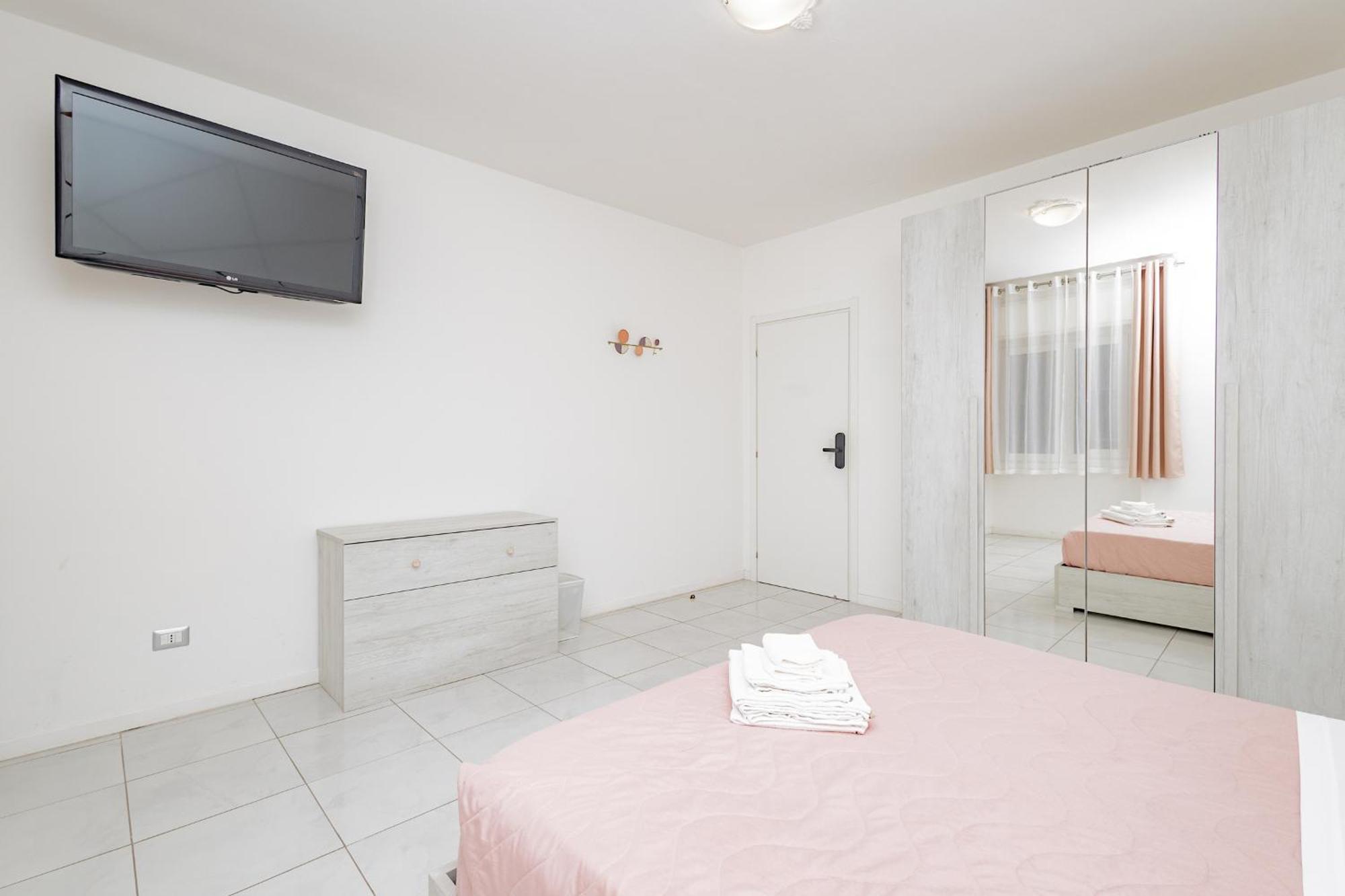 Holidays Lecco Exterior foto